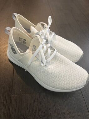 New Balance Women's White Knit Lace-Up Running Shoes